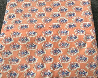 Tela de algodón estampada a mano con bloques / Estampado floral Jaipuri color melocotón cortado a medida