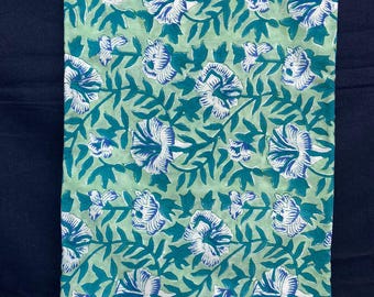 Tela de algodón con estampado floral azul - Material de costura ligero