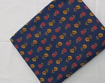 Tela de algodón con estampado floral azul y rojo mostaza, textil indio