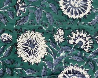 Tela de algodón con estampado floral verde hecho a mano – Textil indio cortado a medida