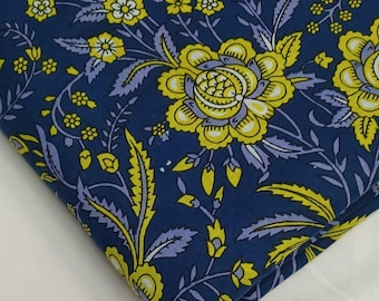 Tela de algodón azul marino con estampado floral amarillo para costura y acolchado