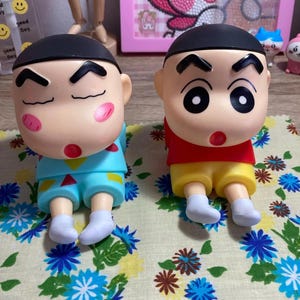 Crayon Shin-chan Shinnosuke Figurine Figure Phone Holder – Cute Anime Desk Ornament