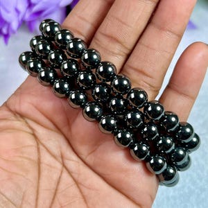 Pulseira elástica com contas redondas de magnetita de 8 mm