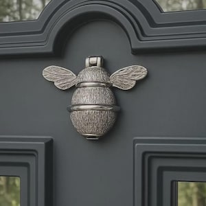 Antik silver nickel bi dörrknackare, texturerade vingar, lantlig inredning