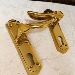 Polished Brass Door Handles – Ergonomic Gold Door Hardware (62 mm)