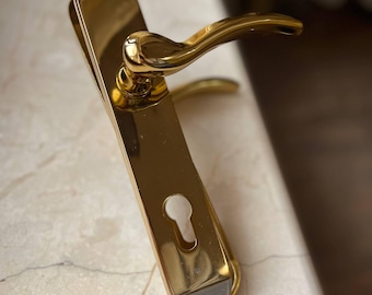 Herrajes clásicos de latón para puertas – Tirador Dormas 85 mm Albirfin Satinado