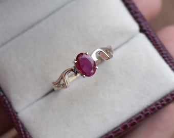 Anello ovale con rubino creato in laboratorio, in argento sterling 925, gioiello di tendenza, anello con pietra portafortuna.