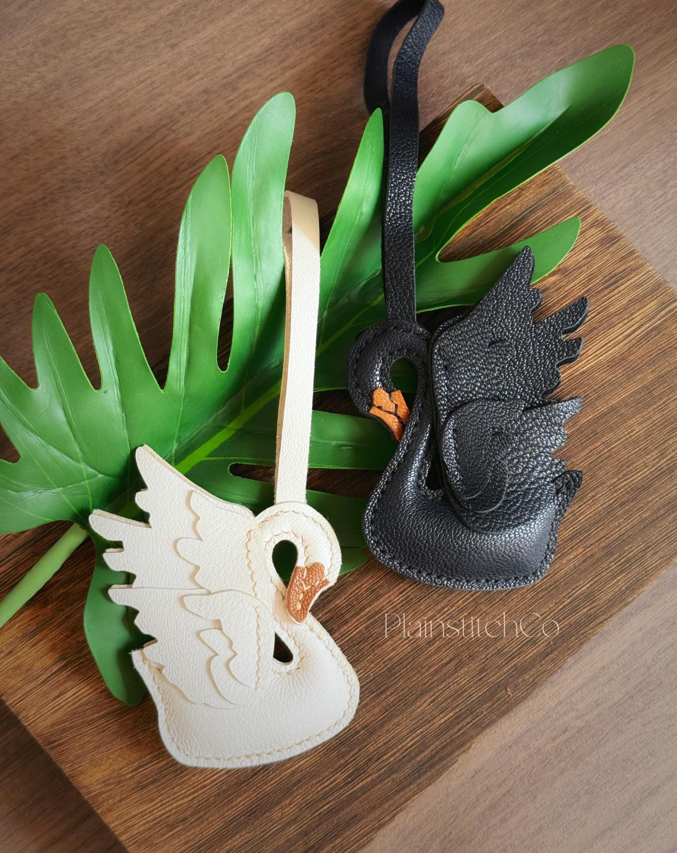 Gold Plated Double Swan Rhnestone Keychan | Rhnestone Keychan