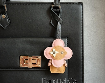 Leather four-leaf clover Bag Charm, Handmade Leather Bag Charm, Leather Handbag and Purse Charm, Cute four-leaf clover Keychain Charm