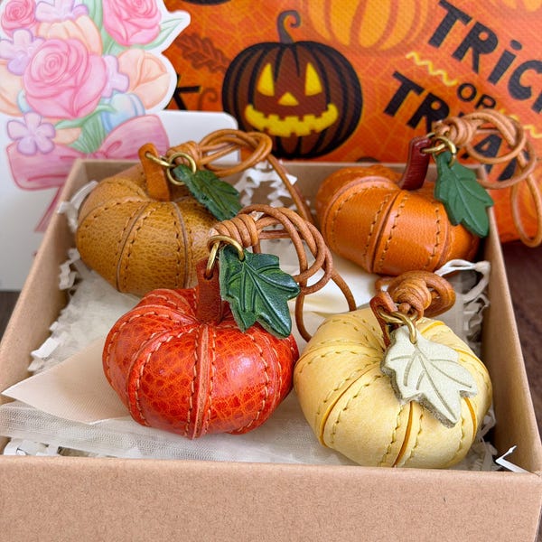 Pumpkin Leather Keychain, Halloween Bag Charm, Handmade Pumpkin Charm, Fall Purse Charm, Autumn Accessory, Spooky Gift for Her
