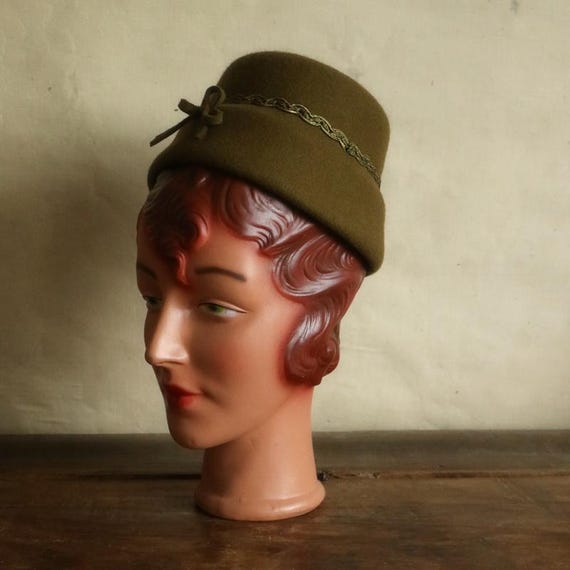 Geometric Wool Felt Hat: Vintage Ribbon & Natural Nut Decor  display picture 1