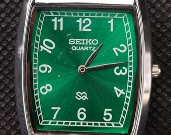 Reloj de pulsera vintage Seiko Slim Tank de cuarzo con esfera verde y correa marrón para hombre, fabricado en Japón