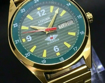 Reloj de pulsera Citizen para hombre con movimiento automático, día/fecha, esfera verde, fabricado en Japón.