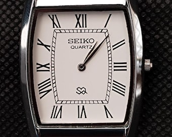 Vintage Seiko Slim Tank Quartz Japan Made Witte Wijzerplaat Bruine Band Herenpolshorloge