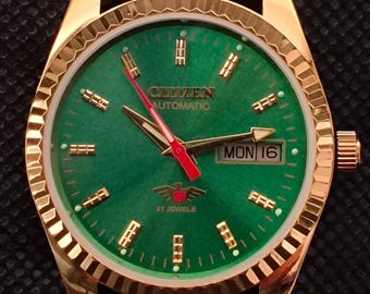 Reloj de pulsera Citizen para hombre con movimiento automático, día/fecha, esfera verde, fabricado en Japón.
