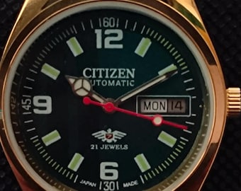 Reloj de pulsera Citizen para hombre con movimiento automático, día/fecha, esfera verde, fabricado en Japón.