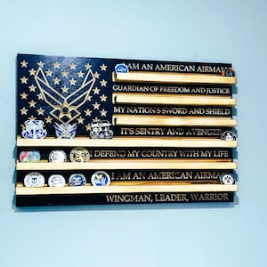100 Coins Airman&#39;s Creed US Wood Flag Challenge Coin Holder Display Rack Rustic Distressed Wood Retirement Promotion Gift Air Force