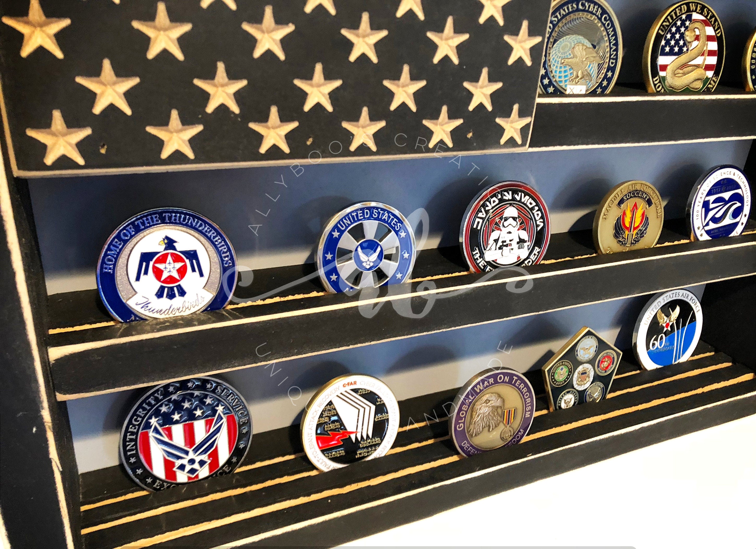 Poker Chips and Military Collectible Challenge Coin Holder Medium, 1 Rows 