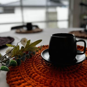 Set de table rond fait main au crochet en fil de coton ocre