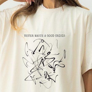 Ne perdez jamais une bonne crise T-shirt, t-shirt crise existentielle, cadeau administrateur système, chemise humour programmeur, t-shirt graphique chaos abstrait