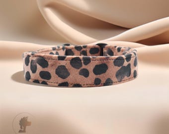 Collare per cani in velluto 25 mm / Stampa leopardata morbida / Collare regolabile fatto a mano per cani di piccola e media taglia / Elegante accessorio per animali domestici di Distinguish Me