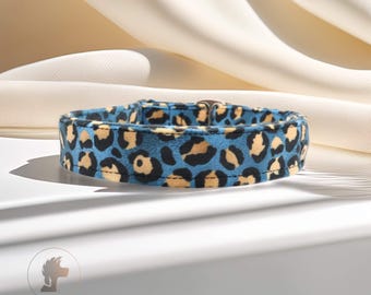 Collare per cani in velluto 25 mm / Fantasia leopardo blu / Collare morbido regolabile fatto a mano per cani di taglia media alla moda / Distinguish Me