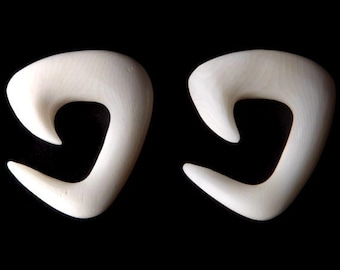 Tri-Spiral Bone Earring 2ga (6mm)