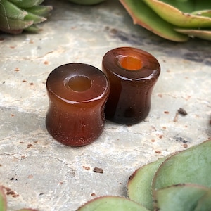Túneles de piedra de ágata roja OOAK de 7/16&quot; (11 mm): tapones preciosos, únicos y únicos