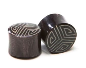 Horn Plugs with Tri Spiral Inlay - ON SALE 0g (8mm), 11/16" (17.6mm), 3/4" (19mm), 7/8" (22mm)