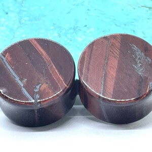 OOAK 7/8&quot; (22 mm) Red Tigers Eye Double Flared Stone Plugs - Único