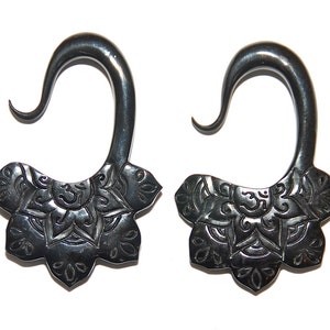 Beautiful Om Lotus Flower Horn Earring  10g (2.5mm), 8g (3mm), 6g (4mm), 4g (5mm)