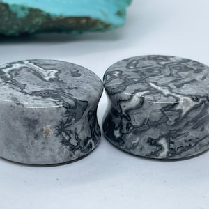OOAK 7/8&quot; 22 mm Cinza Onda Jaspe Duplo Flared Stone Plugs