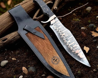 カスタム銅ダマスカスボウイナイフ、カーボンファイバーハンドル、コレクターギフト、レザーシース、ユニークなハンドメイドナイフ、男性へのコレクターギフト