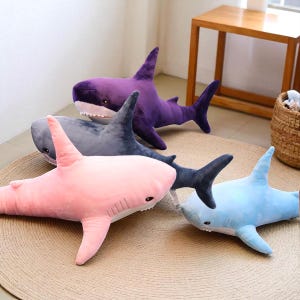 Riesenhai Hai Plüschtier Kissen Stofftier, niedlicher Hai umarmt Kissen Geschenk für Kinder Erwachsene, Kawaii Hai Plushie Wohnkultur USA UK Geburtstag