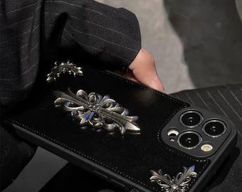 Funda para iPhone con cruz gótica 3D: cubierta de cuero con diseño metálico