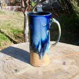 Taza alta de cerámica hecha a mano: Taza de café de cerámica azul a dorada (16 oz)