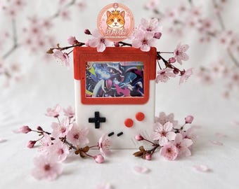 Retro-Sammelkartenspiel-Deckbox für Handheld-Konsolen – Gameboy-inspirierte Kartenaufbewahrung – Bietet Platz für ca. 60 Karten mit Schutzhüllen – Verschiedene Farben