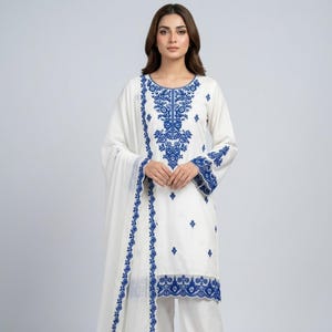 Ricamo di abito Farshi Salwar con set Dupatta abbinato, Shalwar Kameez