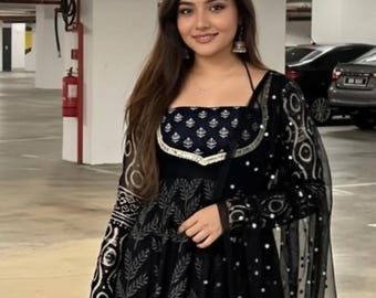 Ensemble robe noire imprimée Anarkali avec dupatta - Vêtements de fête