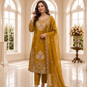 Senapsgul siden Salwar Kameez kostym, Dupattaset med kraftigt broderi och paljettmönster
