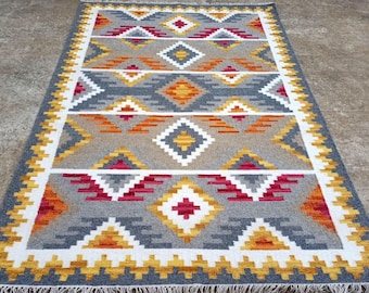 Alfombra Dhurrie geométrica del suroeste, alfombra Kilim tribal de tejido plano, alfombra bohemia hecha a mano, alfombra gris mostaza para sala de estar.
