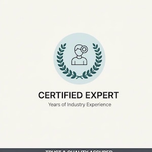 K&ouml;nnte beinhalten: Ein hellblaues kreisf&ouml;rmiges Emblem mit einer Person mit einer Lupe, umgeben von einem Lorbeerkranz. Der Text "CERTIFIED EXPERT" steht unter dem Emblem, darunter "Years of Industry Experience". Das untere Banner lautet "TRUST & QUALITY ASSURED."