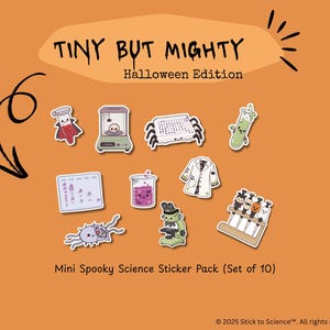 Op de afbeelding: Een set van tien Halloween-wetenschapsstickers met een vampier-reageerbuis, een schedel in een weegschaal, een spinachtige microplaat, een groen drankje, een gelelektroforese, een bekerglas, een laboratoriumjas, een microbe, een microscoop en pipetten.