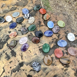 Natural Crystal Worry Stone Pocket Palm Stone for Stress Relief, Smooth Thumb Stone for Anxiety, Fidget Stone Gift for Men Women