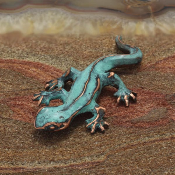 Kleine Newt Skulptur Kupfer mit blau grün Patina