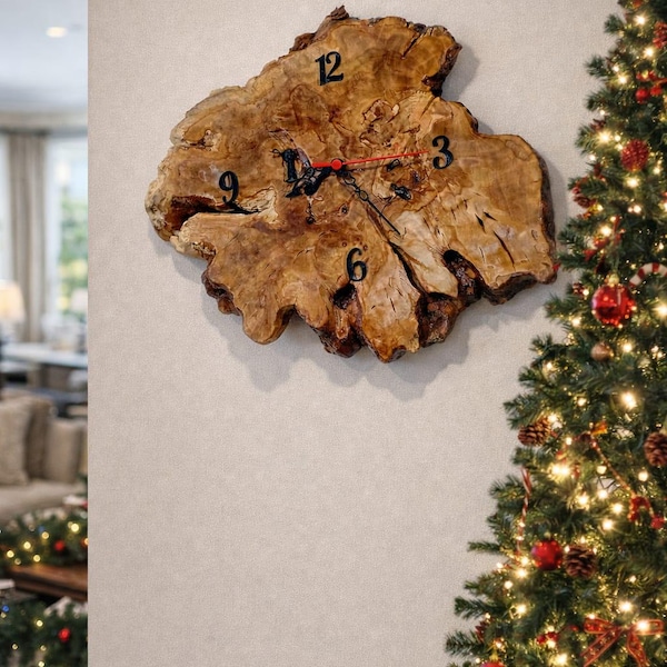 Horloge murale Live Edge, décoration en bois rustique, pièce d'horlogerie en loupe naturelle, cadeau de ferme unique, oeuvre d'art en bois d'olivier fabriquée à la main, 30 x 40 cm, prêt à accrocher