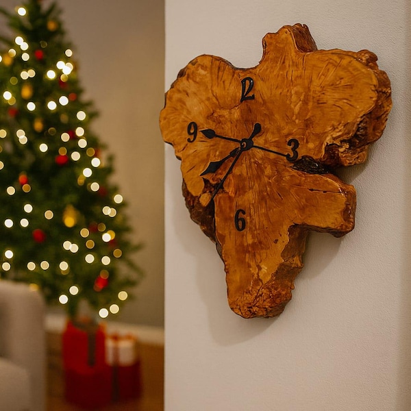 Horloge murale Live Edge, décoration en bois rustique, pièce d'horlogerie en loupe naturelle, cadeau de ferme unique, oeuvre d'art en bois d'olivier fabriquée à la main, 30 x 40 cm, prêt à accrocher