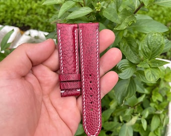 Pulseira de relógio em couro genuíno de avestruz nobuck, cor bordô, 22 mm, com fivela e sistema de liberação rápida.