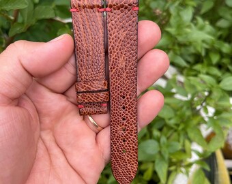 Pulseira de relógio de 20 mm em couro genuíno de avestruz marrom com fivela e sistema de liberação rápida.