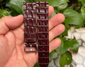 Pulseira de relógio de couro marrom de 22 mm com fivela dupla e pino de mola de liberação rápida.